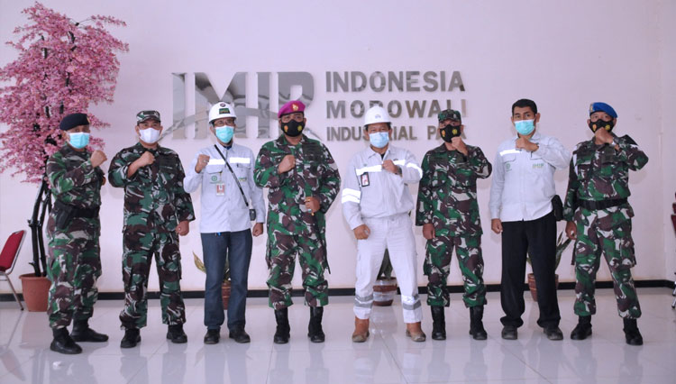 Komandan Pangkalan TNI Angkatan Laut (Danlanal) Palu, Kolonel Marinir Luther Ginting, M.Tr. Hanla saat berkunjung ke PT IMIP. (Foto: Dokumentasi PT IMIP for TIMES Indonesia)