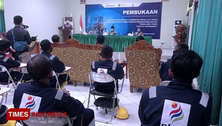 Suasana pelatihan keselamatan dan kesehatan kerja dasar calon pekerja helper proyek kilang minyak NGRR Tuban (29/03/2021) (Foto : Ahmad Istihar/TIMES Indonesia)