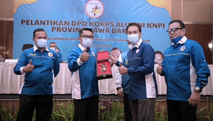 Gubernur Jabar saat Pelantikan DPD Korps Alumni KNPI Jabar, di Kota Bandung, Minggu (28/3/21). (FOTO: Humas Jabar)