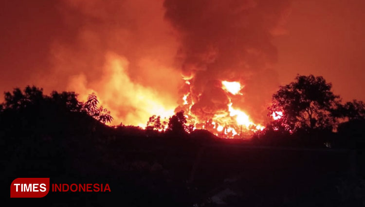 Insiden ledakan di tangki Pertamina RU VI Balongan Indramayu. (Foto: Muhamad Jupri/TIMES Indonesia)