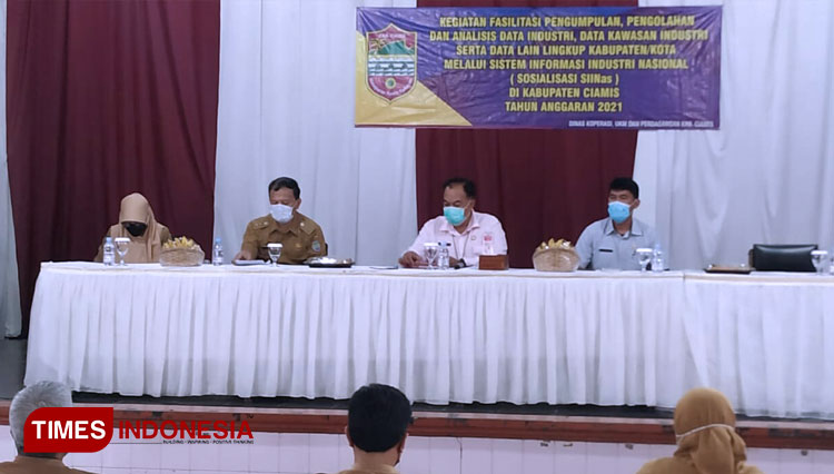 Sosialisasi aplikasi SIINas oleh Dinas Koperasi, UKM dan Perdagangan Kabupaten Ciamis. (Foto: Diskominfo Ciamis)