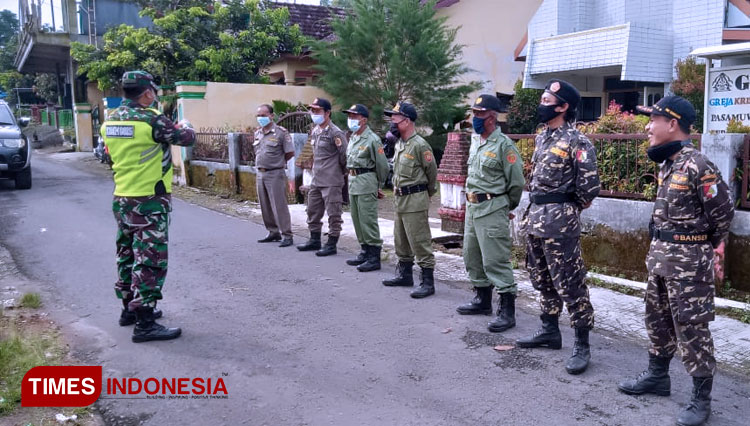 20 Banser Jaga Satu Gereja di Mojokerto