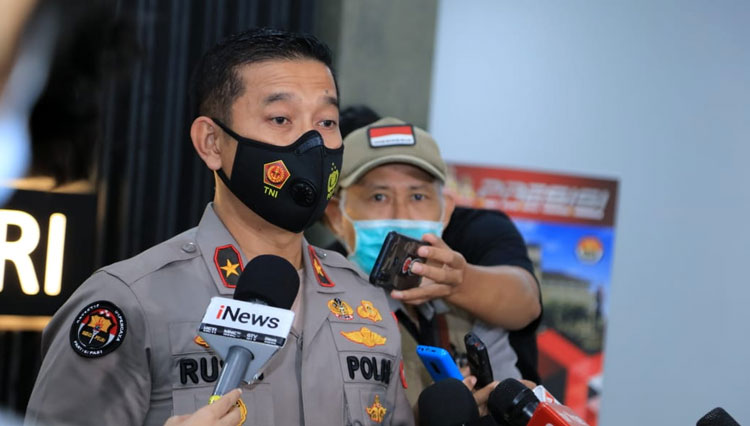 Karo Penmas Divisi Humas Polri Brigjen Rusdi Hartono saat memberikan keterangan persnya. (Foto: Dokumentasi Humas Polri)