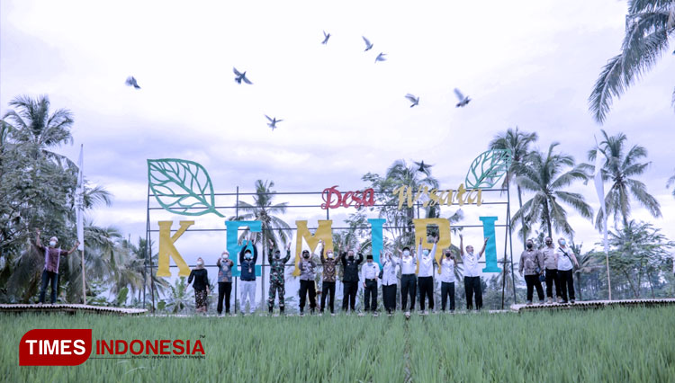 The locals released some bird as to mark the grand opening of Kemiri Tourism Village, Jember. (Photo: the PR of Jember for TIMES Indonesia)