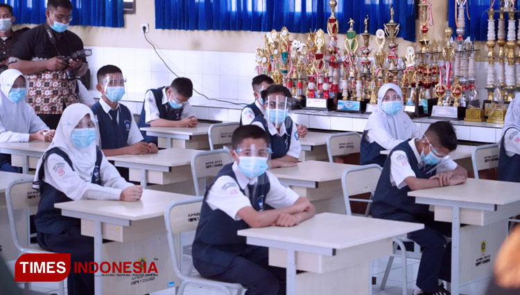 Ilustrasi - Pembelajaran Tatap Muka di tengah pandemi Covid-19. (FOTO: Dok. TIMES Indonesia)