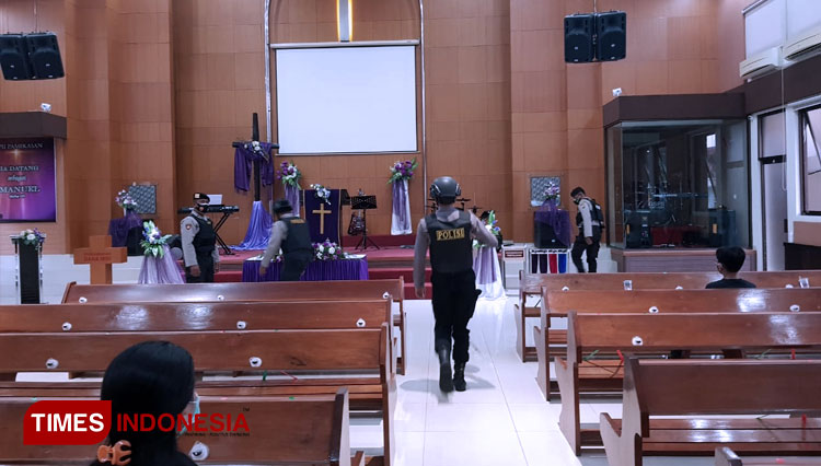 Petugas Gabungan Polres Pamekasan Jaga Ketat Gereja