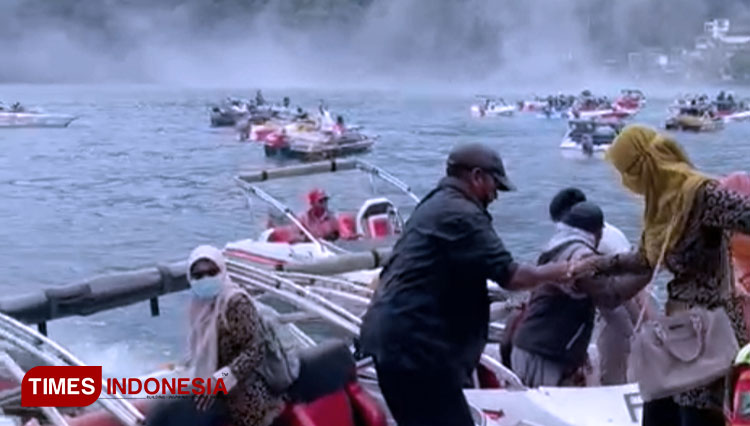 Rangkaian acara larung sesaji c