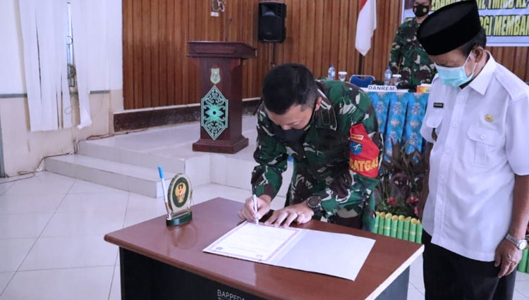 Dandim Serahkan Hasil TMMD. (FOTO: AJP TIMES Indonesia)