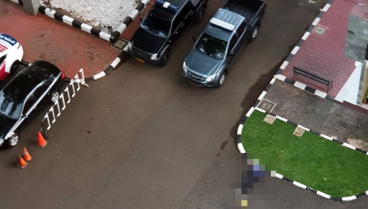 Terduga teroris Zakiah Aini ditembak mati aparat di Mabes Polri. (FOTO: Tangkapan layar)