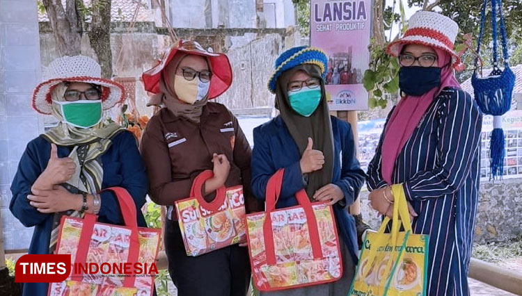 Kelompok Bina Keluarga Lansia (BKL) Sekar Arum. (FOTO: Iwa/TIMES Indonesia) 