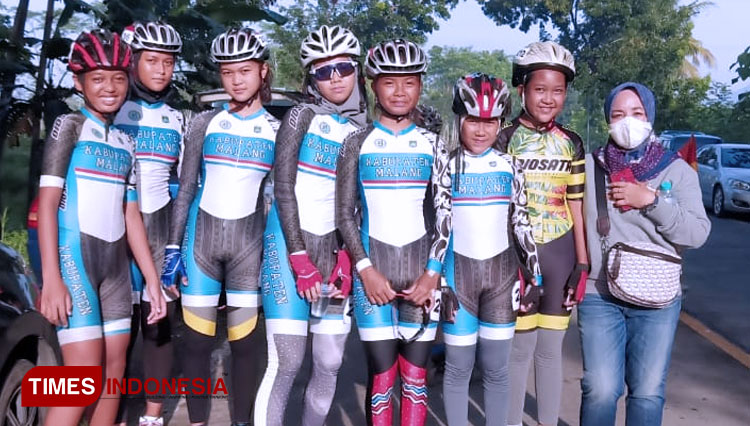 Para atlet Porserosi Kabupaten Malang ketika berfoto bersama. (Foto: Porserosi Kabupaten Malang for TIMES Indonesia)