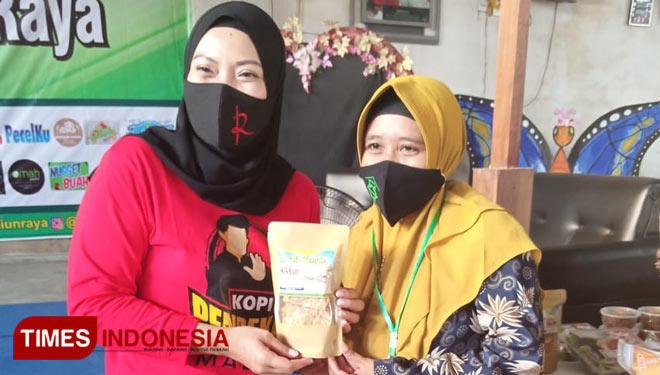 Have an Authentic Taste of Tempeh Chips at Keripik Tempe Kasih Madiun