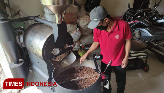 Pengolahan kopi di kediaman Hasan, mampu orbitkan kopi lokal. (FOTO: Hasan for TIMES Indonesia)