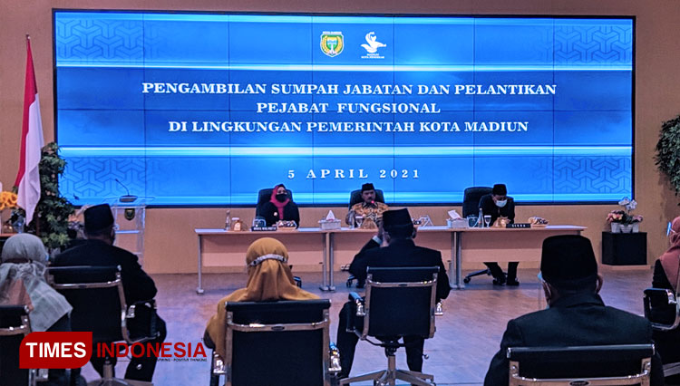 Wali Kota Madiun H. Maidi saat memberikan sambutan dihadapan para pejabat fungsional terlantik. (FOTO: Aditya Candra/TIMES Indonesia)