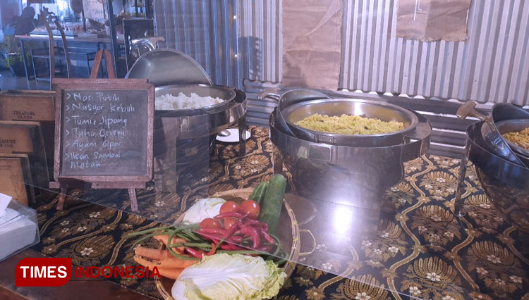 Some dish served at Kampung Ramadhan of  Yello Hotel Jemursari to accompany your iftar moment. (PHOTO: Shinta Miranda/TIMES Indonesia)