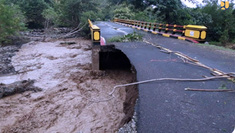 Ilustrasi - Dampak bencana banjir dan longsor di NTT dan NTB (FOTO: Biro Komunikasi Publik Kementerian PUPR RI)