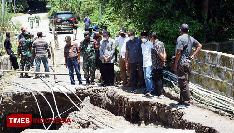 Jembatan Putus Mojokerto