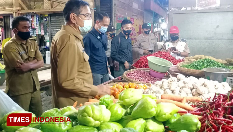 Satgas Pangan Kabupaten Majalengka menggelar sidak ke pasar tradisional Kadipaten, Majalengka. (Foto: Humas Polres Majalengka for TIMES Indonesia)