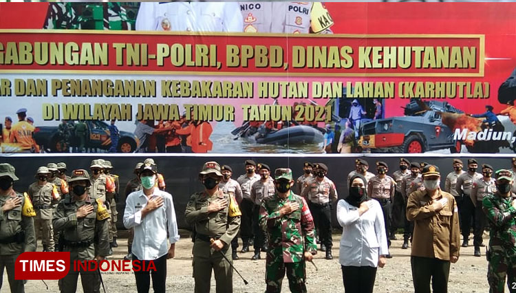 Kapolda Jawa Timur Irjenpol Nico Afianta memimpin upacara pembukaan latihan gabungan di Waduk Widas Madiun. (Foto: Romi Tri Setyo Wibowo/TIMESIndonesia)