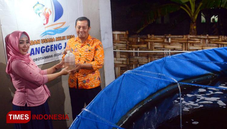 Kepala Desa Segorotambak Anik Mahmudah a