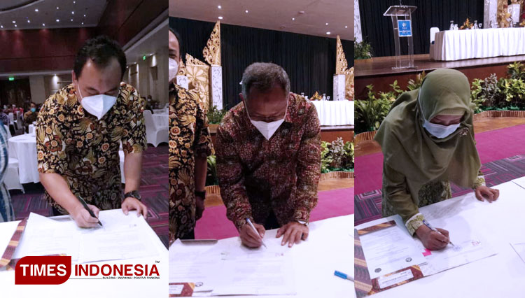Penandatanganan MoU UMG dan Dirjen GTK. (FOTO: AJP TIMES Indonesia)
