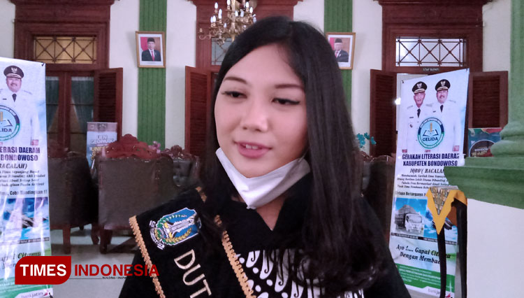 Duta Baca Jatim, Heraldha Savira saat dikonfirmasi usai acara Pencanangan Gerakan Literasi Daerah (Gelida) di Bondowoso (FOTO: Moh Bahri/TIMES Indonesia)