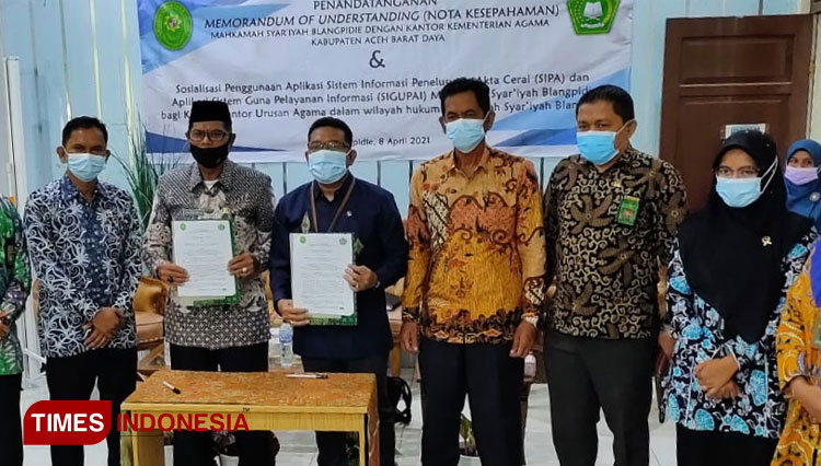 Mahkamah Syar'iyah Blangpidie dan Kankemenag Abdya tandatangani Mou pada saat sosialisasi aplikasi SIPA dan aplikasi SIGUPAI (Foto: T. Khairul Rahmat Hidayat/TIMES Indonesia)