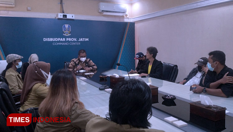 STKW Surabaya Geruduk Gedung Grahadi dan Kantor Disbudpar Jatim, Ada Apa?