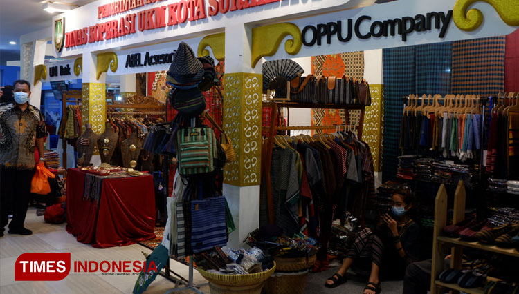 UMKM fashion batik dari Kota Surakarta yang turut berpartisipasi di Malang City Expo 2021. (Foto: Naufal Ardiansyah/TIMES Indonesia)