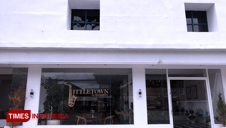 Tampak depan cafe Littletown by Tenthirty. (FOTO: Ratu Bunga/TIMES Indonesia) 