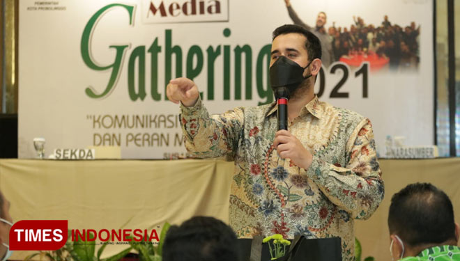 Wali Kota Probolinggo, Hadi Zainal Abidin, dalam sebuah acara bersama jurnalis. (FOTO: Jhon Welly for TIMES Indonesia)F