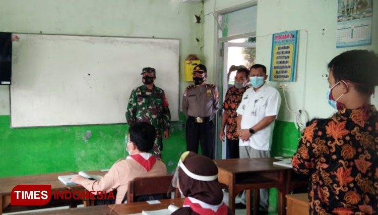 SMPN 2 Majenang dipilih karena sebelumnya sudah dilakukan pengecekan terkait kesiapan pelaksanaan PTM. (FOTO: Pendim Cilacap for TIMES Indonesia)