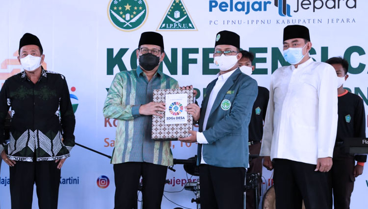 Menteri Desa b