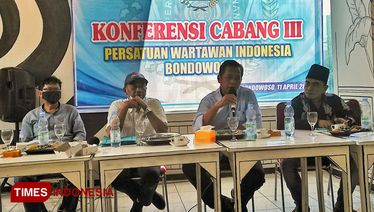 Suasana konferensi PWI Bondowoso, Haryono kembali terpilih sebagai ketua PWI Bondowoso periode 2021-2024 (FOTO: Moh Bahri/TIMES Indonesia).