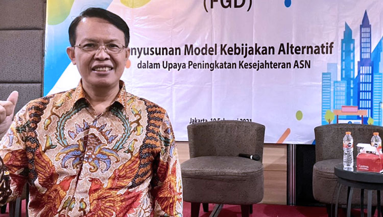 Pengamat kebijakan Publik b
