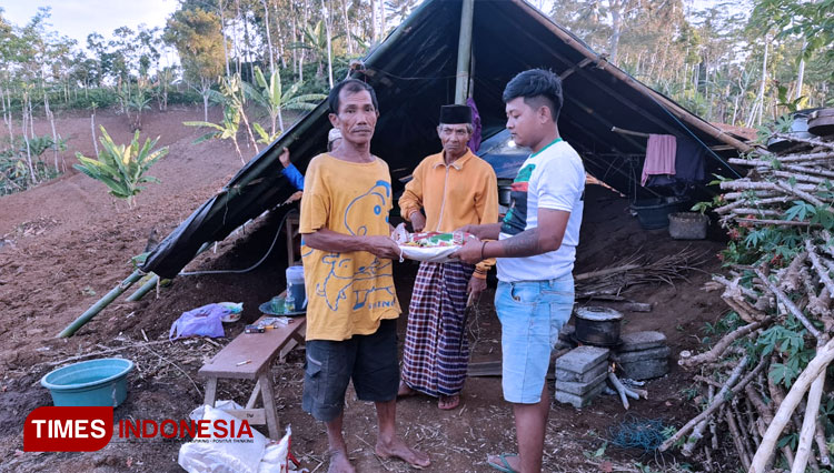 dapur-umum-korban-gempa-di-Malang-2.jpg