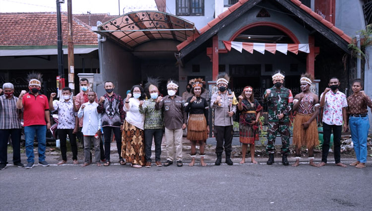 mahasiswa-Teluk-Wondama-Papua-Barat-2.jpg