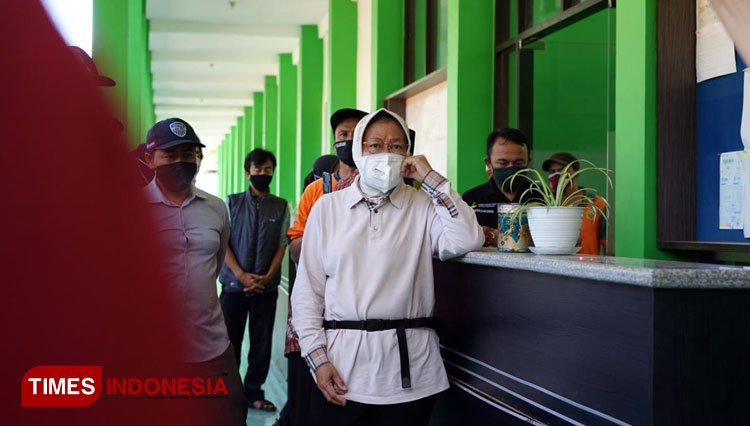 Menteri Risma saat meninjau kondisi Madrasah Aliyah Negeri (MAN) 2 Turen Malang, Jawa Timur (FOTO: Dok. TIMES Indonesia).