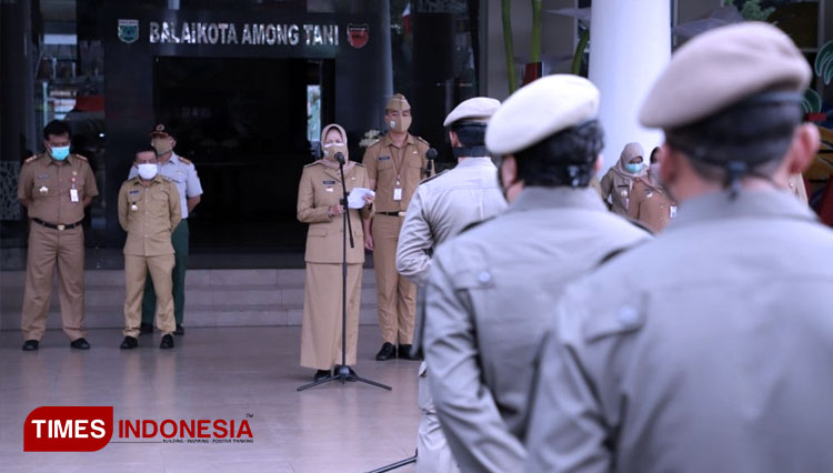 Wali Kota Batu, Dra Hj Dewanti Rumpoko MSi mengeluarkan surat edaran untuk mengatur pelaksanaan kegiatan tempat usaha di bulan Ramadan. (FOTO: Prokopim for TIMES Indonesia)