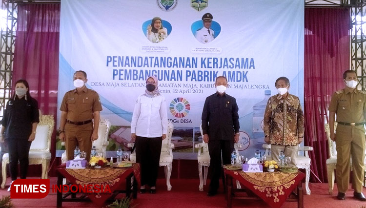 Bupati Majalengka, Karna Sobahi menghadiri penandatanganan MoU pabrik air minum dalam kemasan. (FOTO: Diskominfo Majalengka for TIMES Indonesia)