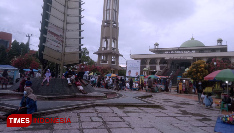 Kawasan alun-alun Kota Banjar menjadi spot Ngabuburit favorit warga. (Foto: Susi/TIMES Indonesia)