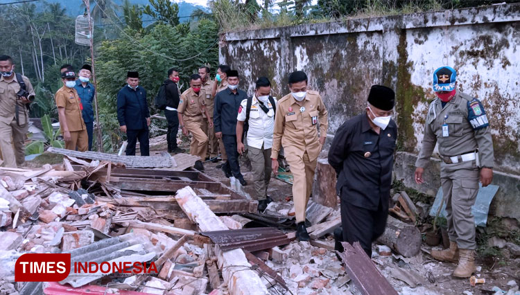 Pemkab Malang Bangun Rumah Sementara Bagi Korban Gempa Malang