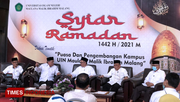 The first broadcast of Syiar Ramadan of UIN Malang on Tuesday (13/4/2021). (Photo: Nadira Rahmasari/TIMES Indonesia)