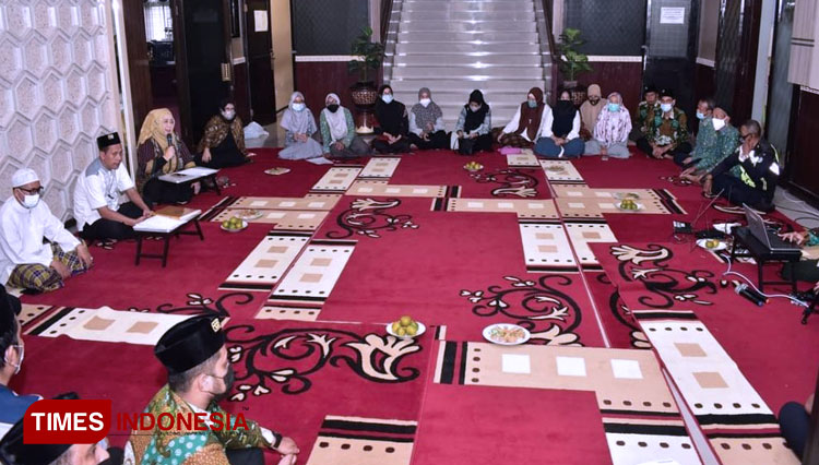 Kegiatan Khotmil Qur’an dan Santunan FEB Unisma Malang. (FOTO: AJP TIMES Indonesia)