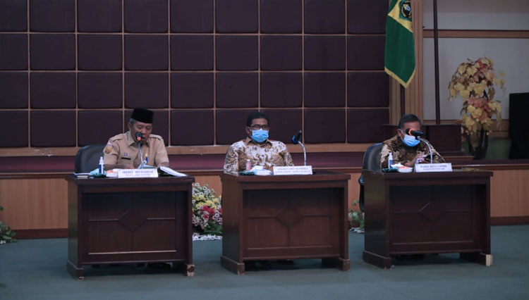 (ki-ka) Sekda Kabupaten Bogor, Sekretaris Komisi I DPRD Provinsi Jabar dan Wakil Ketua DPRD Kabupaten Bogor. (Foto: Diskominfo Kab. Bogor)