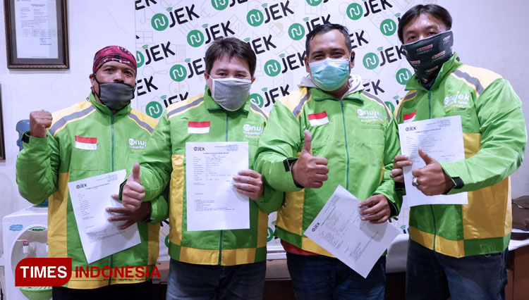 Para driver baru yang mendaftar di Kantor NUJEK Malang Raya hari ini (15/4/2021). (FOTO: Naufal Ardiansyah/TIMES Indonesia)