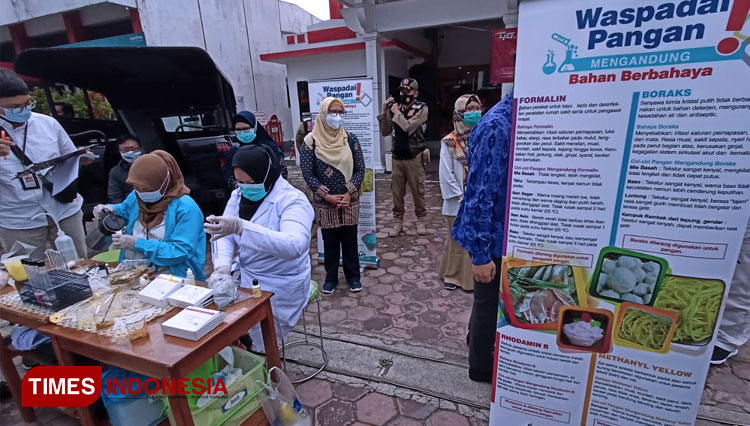 Posko-petugas-pengecekan-kadar-makanan.jpg