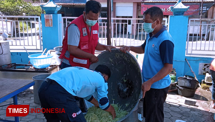 Bantu Korban Gempa Malang, Dapur Umum Masak 1.200 Porsi Tiap Hari Untuk Buka dan Sahur