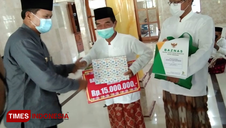 Safari Ramadan Wali Kota Makdun di Masjid Fathun Nasrin, Kelurahan Madiun Lor, Kota Madiun. (Foto: Romi Tri Setyo Wibowo/TIMESIndonesia)