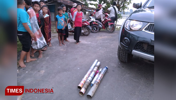 Sejumlah-bocah-cilik-yang-mendapat-teguran-anggota-kepolisian-3.jpg
